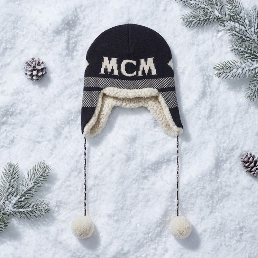 MCM Reversible Shapka Hat In Après Ski Wool in Black and White NWT Unisex